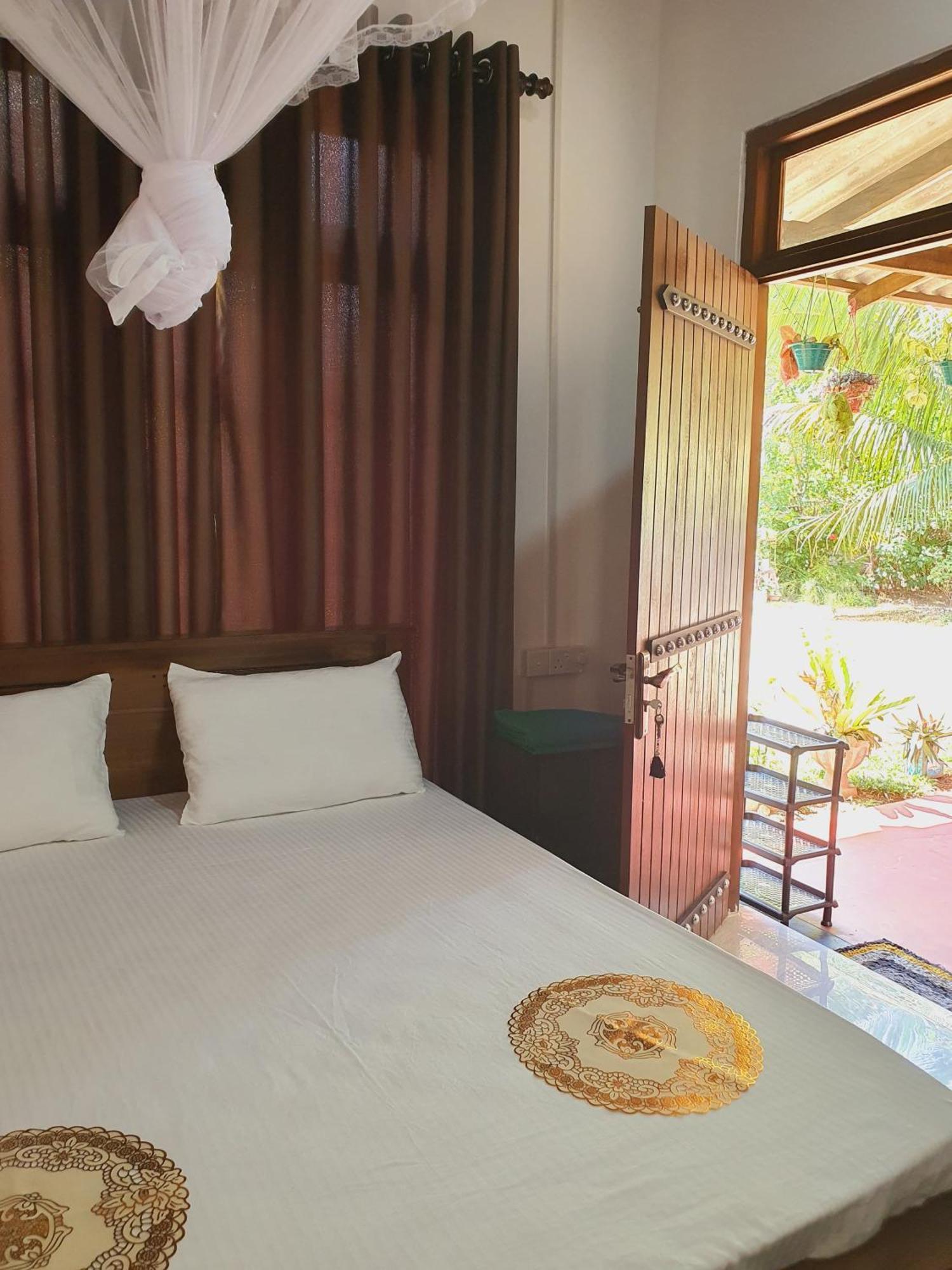 Sanu Home Stay Сигирия Екстериор снимка