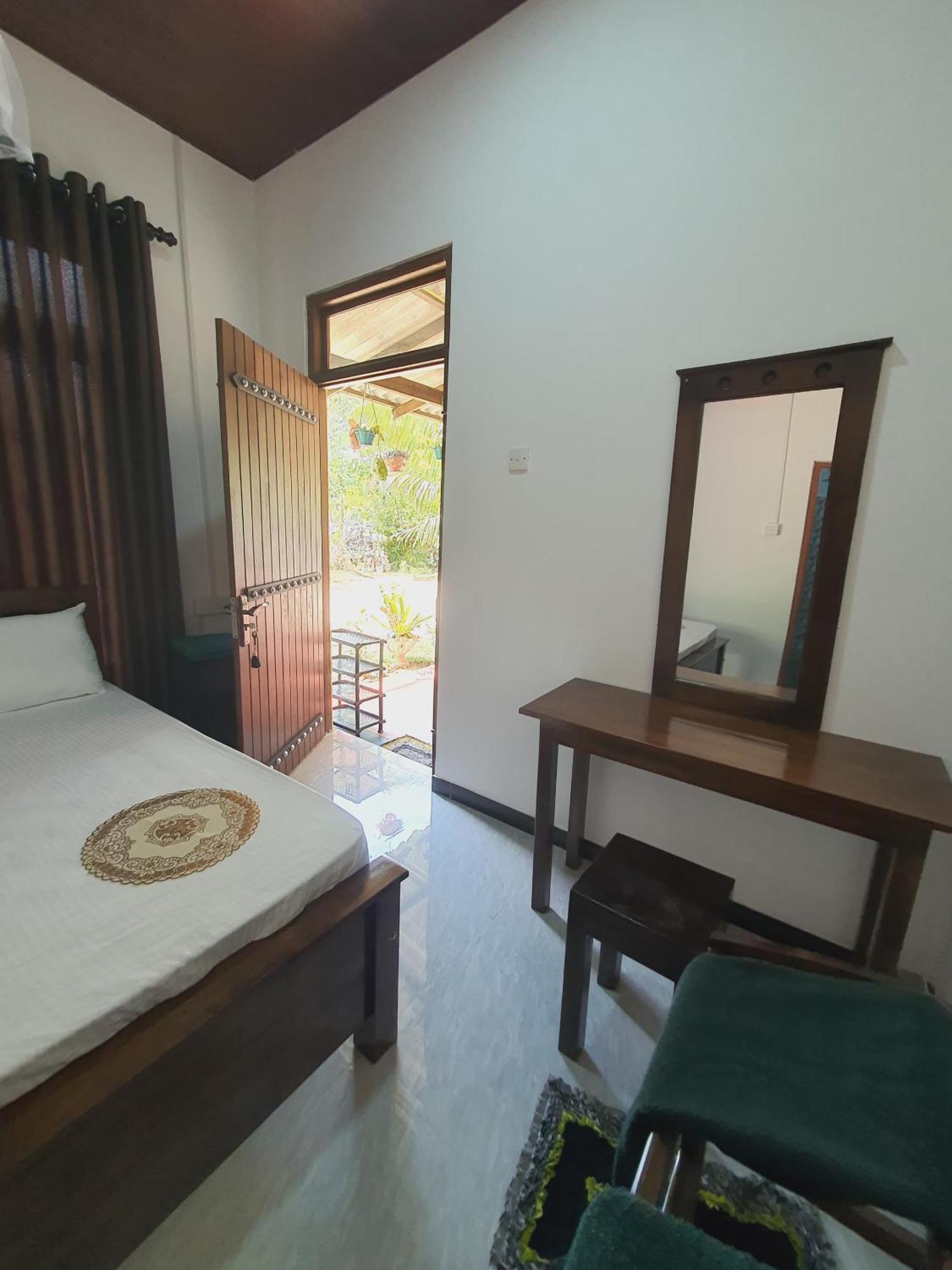 Sanu Home Stay Сигирия Екстериор снимка
