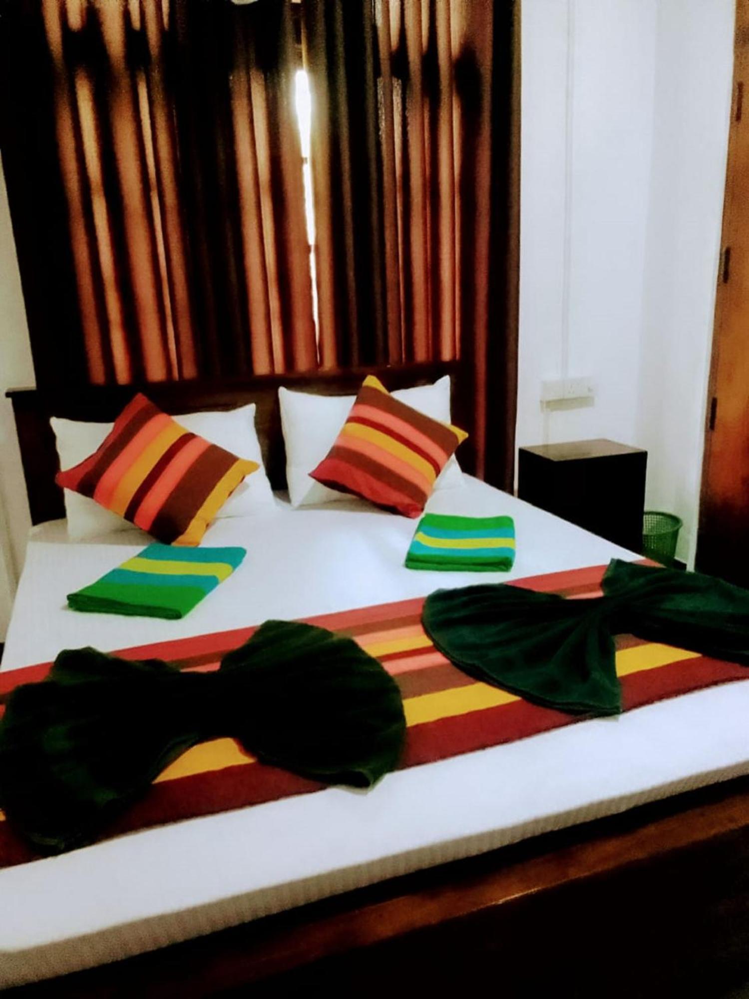 Sanu Home Stay Сигирия Екстериор снимка
